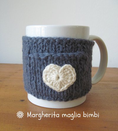 Copritazza con taschina e cuore in pura lana fatto a mano - idea regalo! Copritazza con taschina e cuore in pura lana fatto a mano - idea regalo!