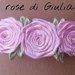 Fermaglio di rose rosa è foglie in raso fatto a mano