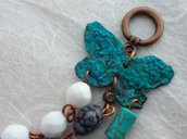 Bracciale con farfalla patinata azzurra, pietre e  mezzi cristalli