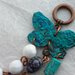Bracciale con farfalla patinata azzurra, pietre e  mezzi cristalli