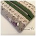 Porta fazzoletti di carta in cotone ecrù a fiorellini bianchi e lilla con pizzo e bordino verde