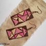 Orecchini rettangolari marroni con triangoli sul rosa realizzati a mano in fimo