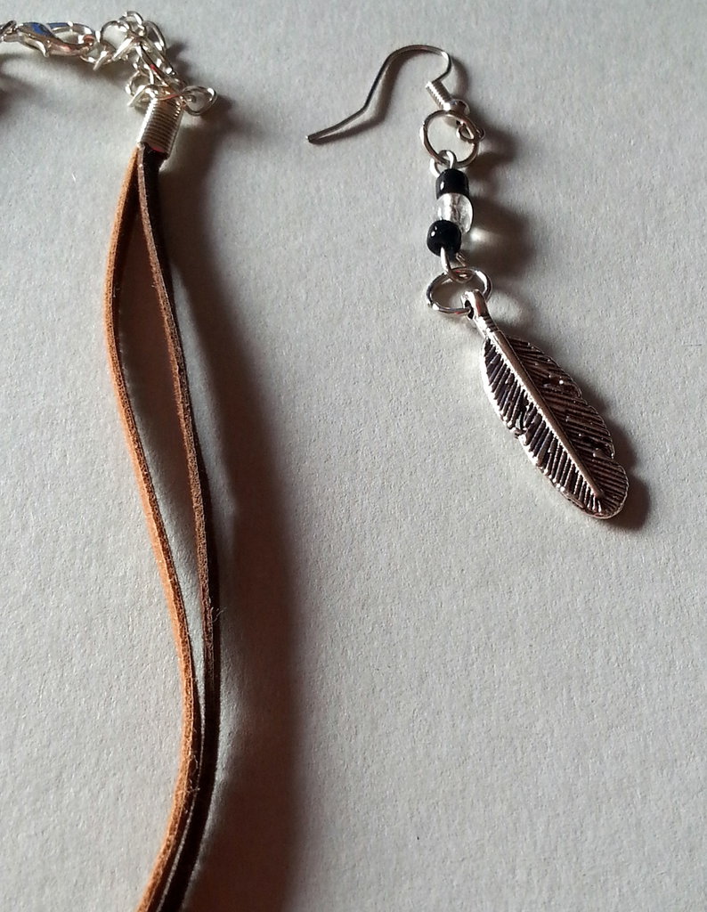 modelli in stile boho. stampe bohémien con foglie esotiche. foglie
