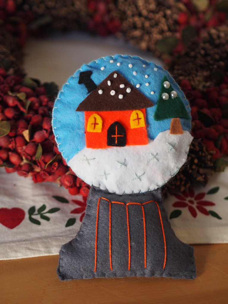 Ornamento natalizio in feltro fatto a mano, decorazione di Babbo Natale e pupazzo di neve - Italia