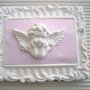 cornici shabby chic in gesso bianco antichizzate con pattern a pois e angioletto