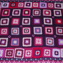 Coperta lana uncinetto granny nei toni rosa-viola