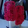 Orecchini pendenti grandi ,rossi lavorati a mano con il crochet , con l'applicazione di fiori ( materiali di recupero ).