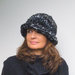 Cappello per donna in lana bouclè, accessori moda donna autunno inverno Stile italiano Grigio melange