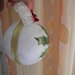 Palla natalizia con agrifoglio decorata a decoupage