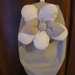 Sacchetto porta buste realizzato con stoffa a quadretti beige e tortora con fiore imbottitto