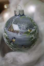 Sfera di Natale dipinta a mano - Neve e uccellino
