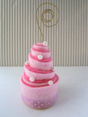 mini wedding cake in feltro
