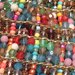 Braccialetto di perline multicolore e di varia forma