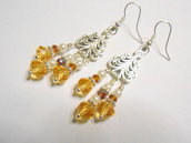 Orecchini pendenti chandelier con perle e cristalli gialli, idea regalo.