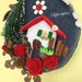 Dietroporta  - ghirlanda -  idea regalo con albero, casetta , merletto.  pigne e roselline
