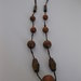 Collana lunga con perle in legno