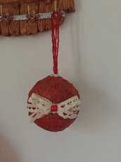 Pallina di Natale rossa/dorata, con merletto e mezze perle