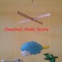 Giostrina per bambini con aerei in legno e nuvola in pannolenci fatto a mano