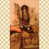 Bambola di stoffa country primitive con coniglietti
