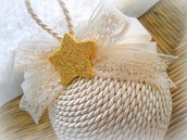 Palla Natalizia realizzata a mano con stella glitter color oro