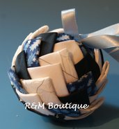 Pallina di natale di tessuto fatta a mano - modello piccolo - azzurro, blu e bianco