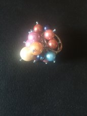 Anello di perle su base metallica