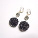 Orecchini pendenti con rose in metallo e in resina nera, idea regalo.
