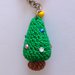 Portachiavi con mini albero di Natale amigurumi con strass brillantini, fatto a mano all'uncinetto