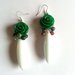 Orecchini "Green roses" con agata bianca, perline di agata e rose verdi