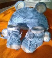 Cappellino e scarpette Orsetto per neonati,  fatte a mano, all'uncinetto, in pura lana vergine, 