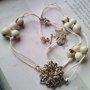 COLLANA  CON FIORI IN  ARGENTO -  PERLE LEGNO - CORDINO BIANCO -  NODI 