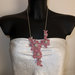 Collana kanzashi fatta a mano con fiori di colore rosa antico