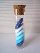 provetta vetro 10 cm con 6 confetti sfumati toni : blu