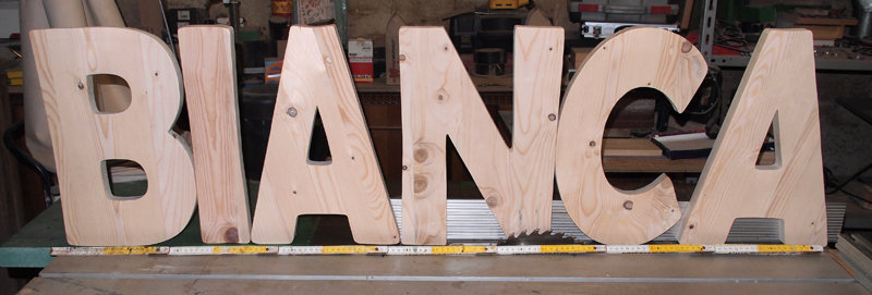 Lettere in legno massiccio di grandi dimensioni