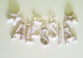 ALESSIA: una ghirlanda di lettere beige e bianche per decorare la sua cameretta!