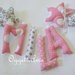 MILA: una ghirlanda di lettere imbottite rosa e viola per decorare la sua cameretta