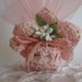 Romantica bomboniera in pizzo rosa a uncinetto con fiore