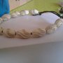 Bracciale con perle in legno bianche