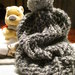 Cappello bambino in lana bicolore con ponpon