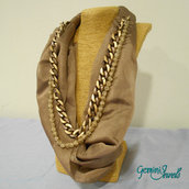 Collana "foulard gioiello" con tessuto e perle 