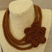 Collana in lana italiana,sfumata, lavorata a tricotin e fiore lavorato a crochet o in feltro
