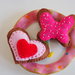 TI VOGLIO BENE: AUGURI.Biscotti in feltro ricamati con perline:CUORE/FARFALLA.Toni del roso e rosa.Regalo per San Valentino.Romantici 