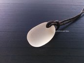 Collana/Ciondolo con vetro di mare bianco del nord dell'Inghilterra