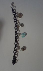 braccialetto Love con catena rivestita di stoffa viola con ciondoli in argento e in vetro