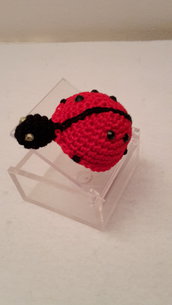 Coccinella amigurumi  su scatolina