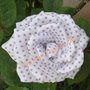 Rosa Shabby bianca con pois lilla - Forme Tessili 3D