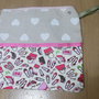 Pochette tessuto con scarpe