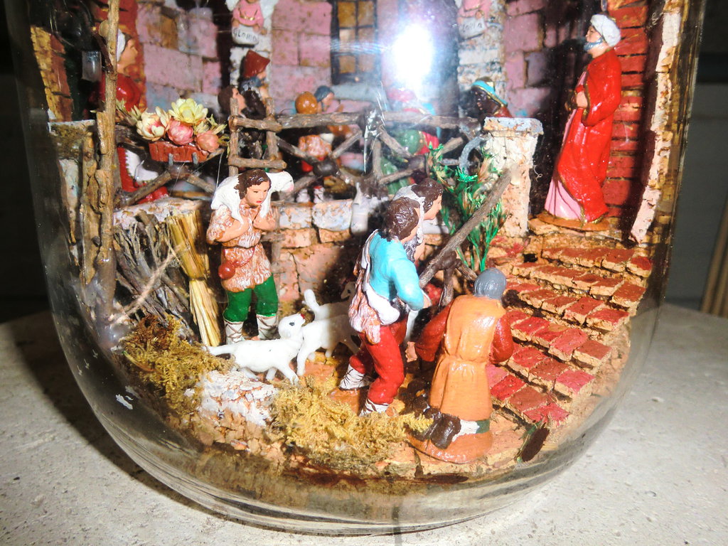Presepe in damigiana da 5 litri "SENZA TAGLIARE" con statuine in te