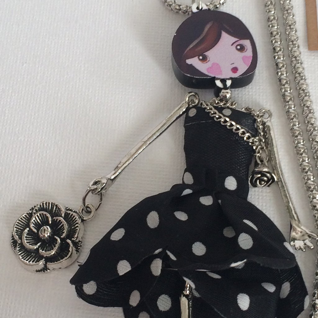 collana con bambolina - Gioielli - Collane - di fantaartigianato di
