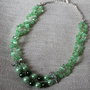 Collana con perle occhi di gatto e cristalli verde brillante fatta a mano